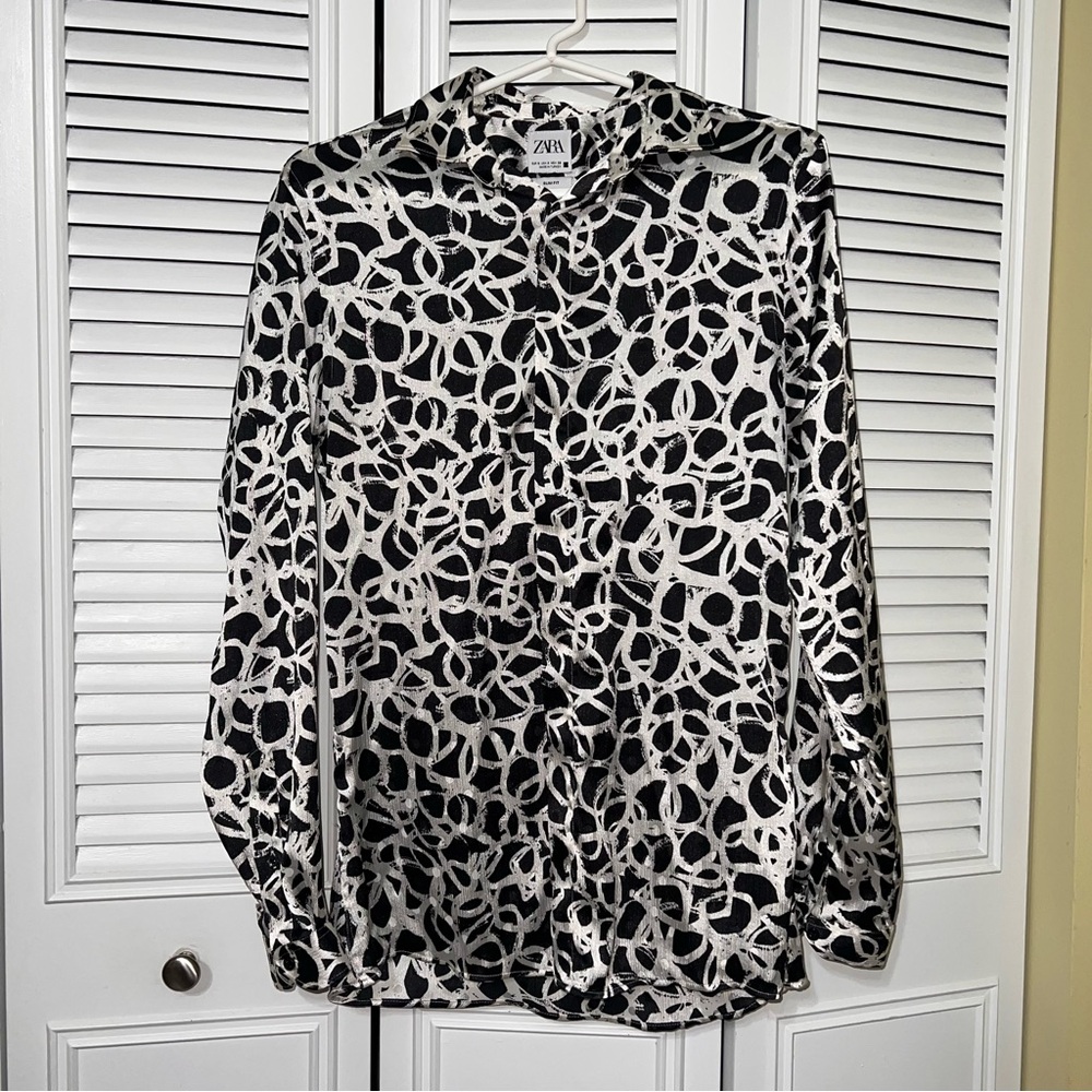 Zara Black and White Abstract Top